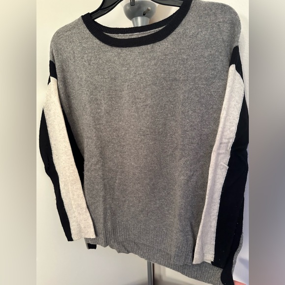 Velvet by Graham and Spencer Cashmere Colorblock Sweater, size XS - Picture 2 of 5
